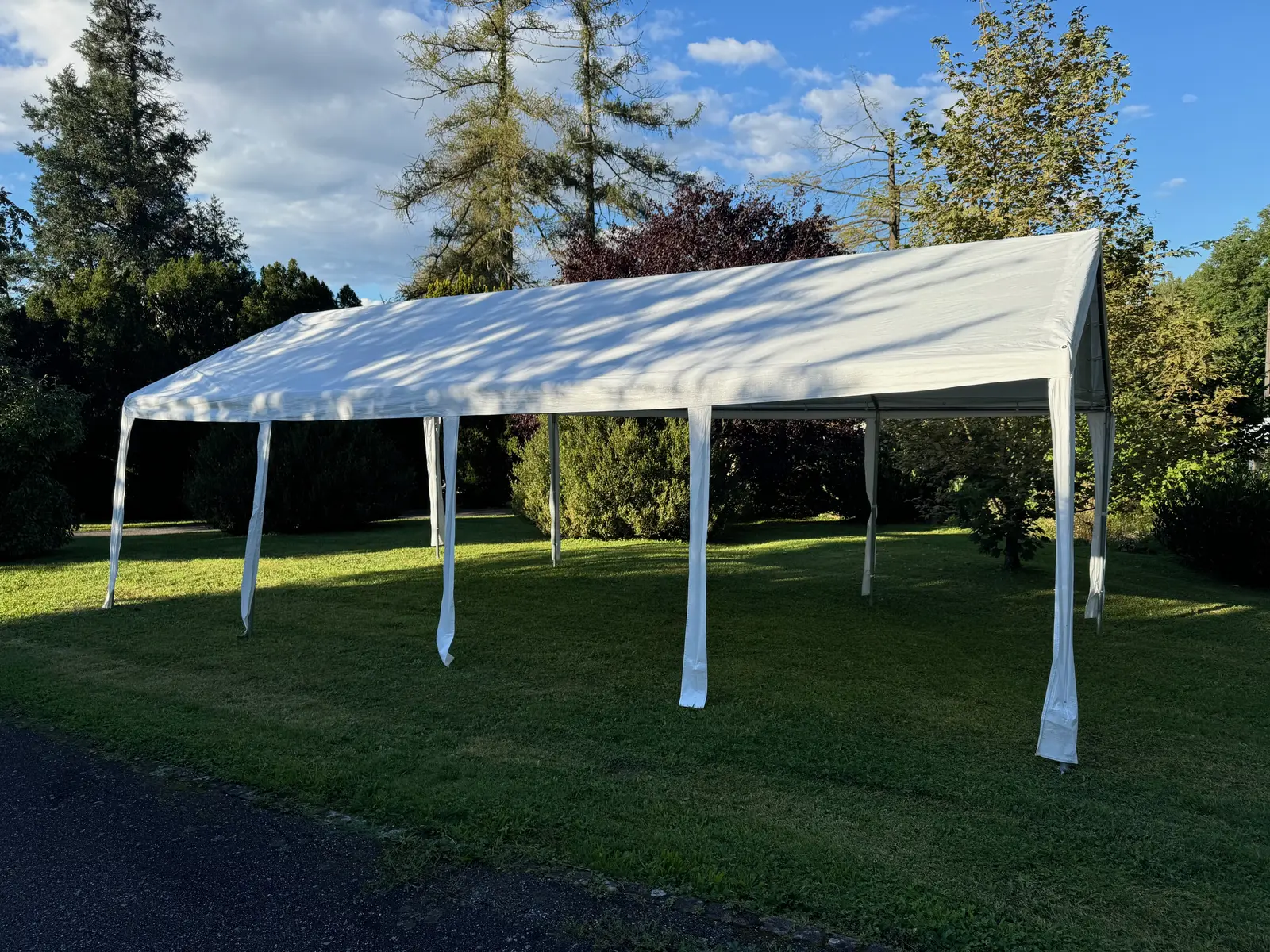 Tente de réception 4×8 m pour un mariage dans les Vosges